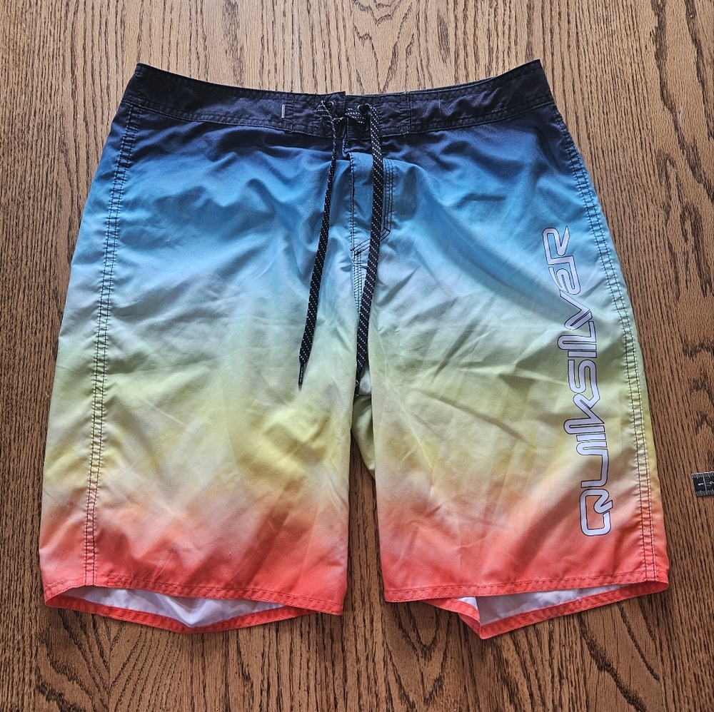 Quiksilver Men's Multicolor Swim Shorts Size 32.